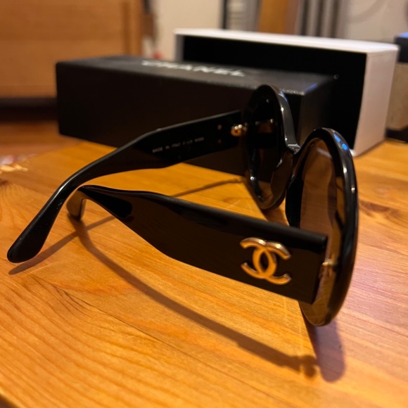 Vintage Chanel Sunglasses 01948 94305 certified Black Round Lunettes Sunglasses main image 7